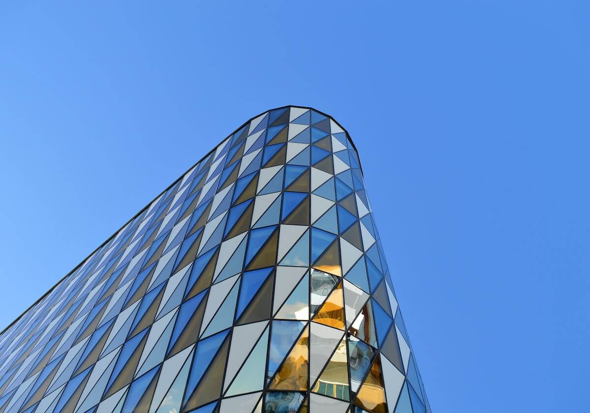 斯洛特辟谣埃基蒂克因红牌罚款：他还年轻，他已意识到错误